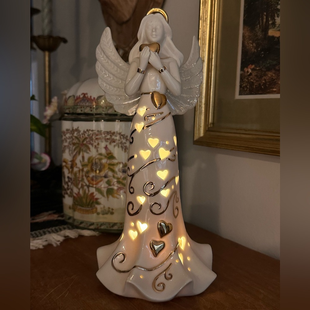 Lenox Porcelain Gaurdian Angel Light Up Figure Lantern with Hearts